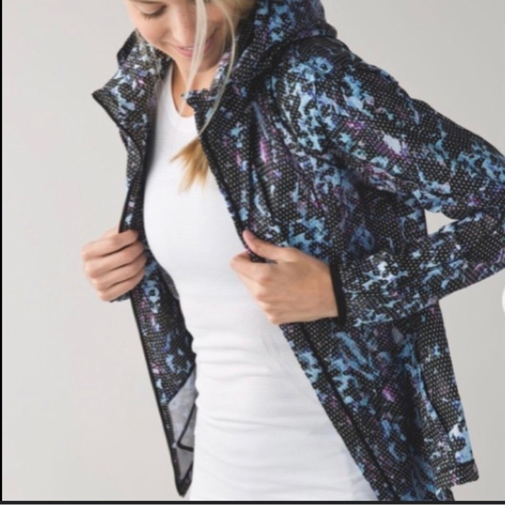 Lululemon Back Pack it Jacket. Floral Tranquil Blue Multi.